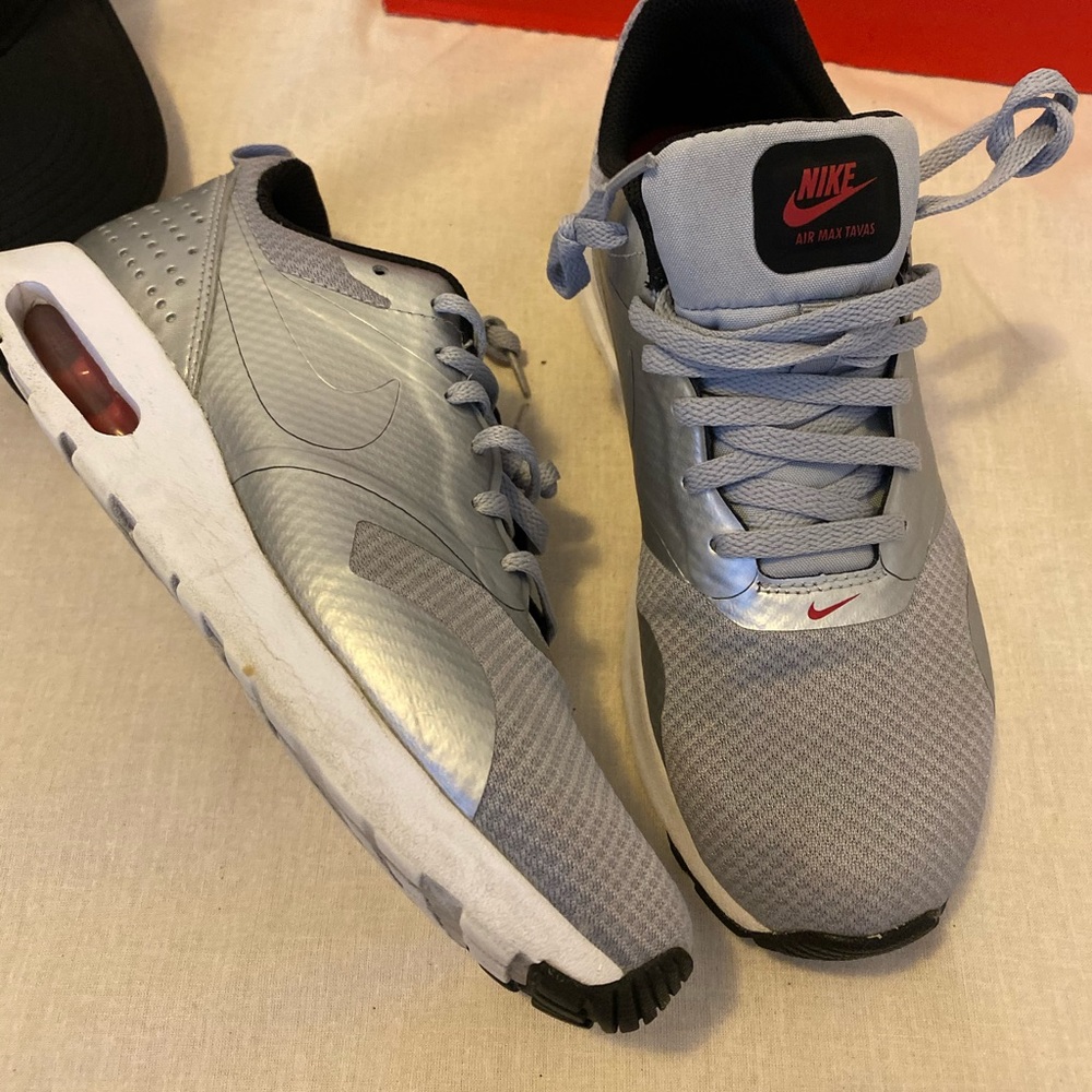 Nike - Picture 3 of 4